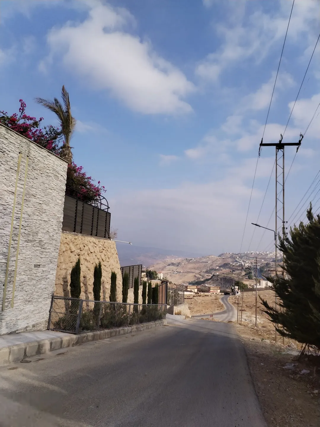 خمسة دنمات دخلة مطعم خيل وليل اكثر من قطعة