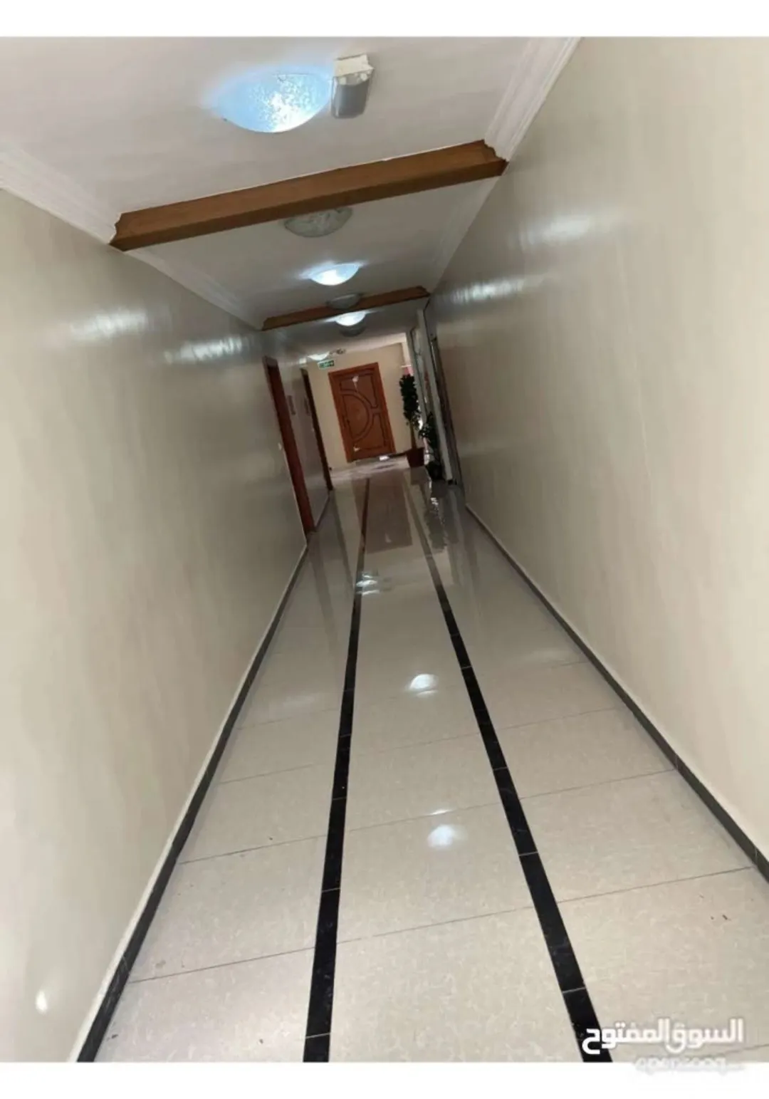 مجمع تجاري اربد شارع جامعة اليرموك الرئيسي مقابل بوابه الآثار للجامعة مباشرة بوابه دخول وخروج الطلاب
