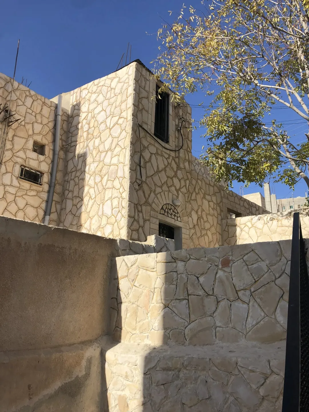 منزل طابقين فاخر