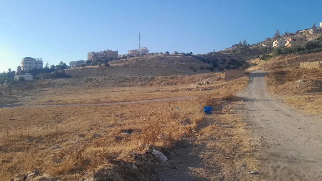 قطعة أرض سكنية للبيع في منطقة موبص – عمان
