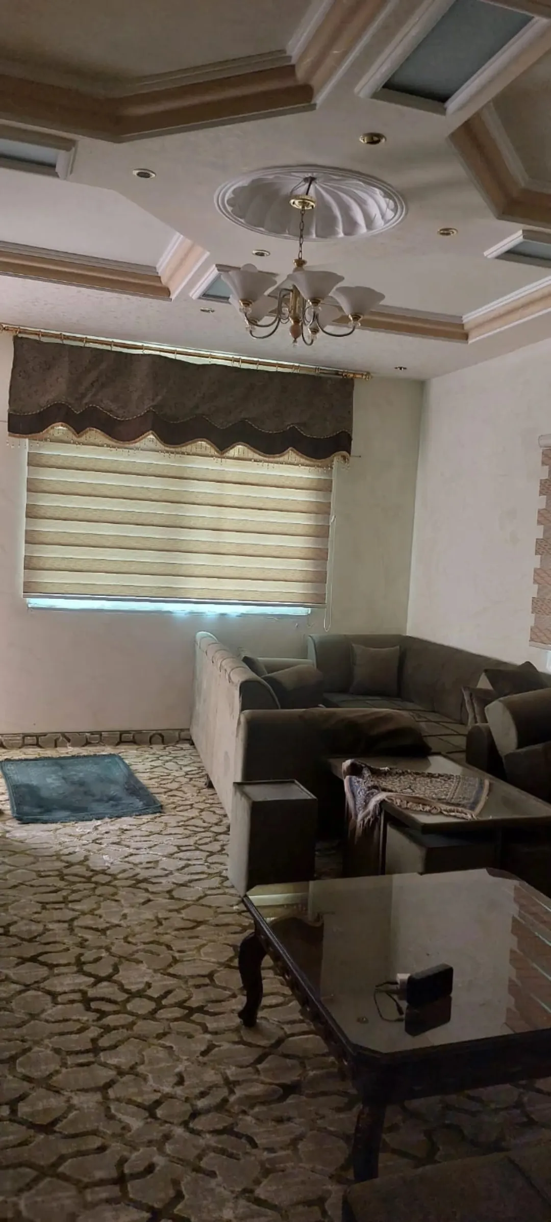 منزل سكني واسع مكون من طابقين للبيع