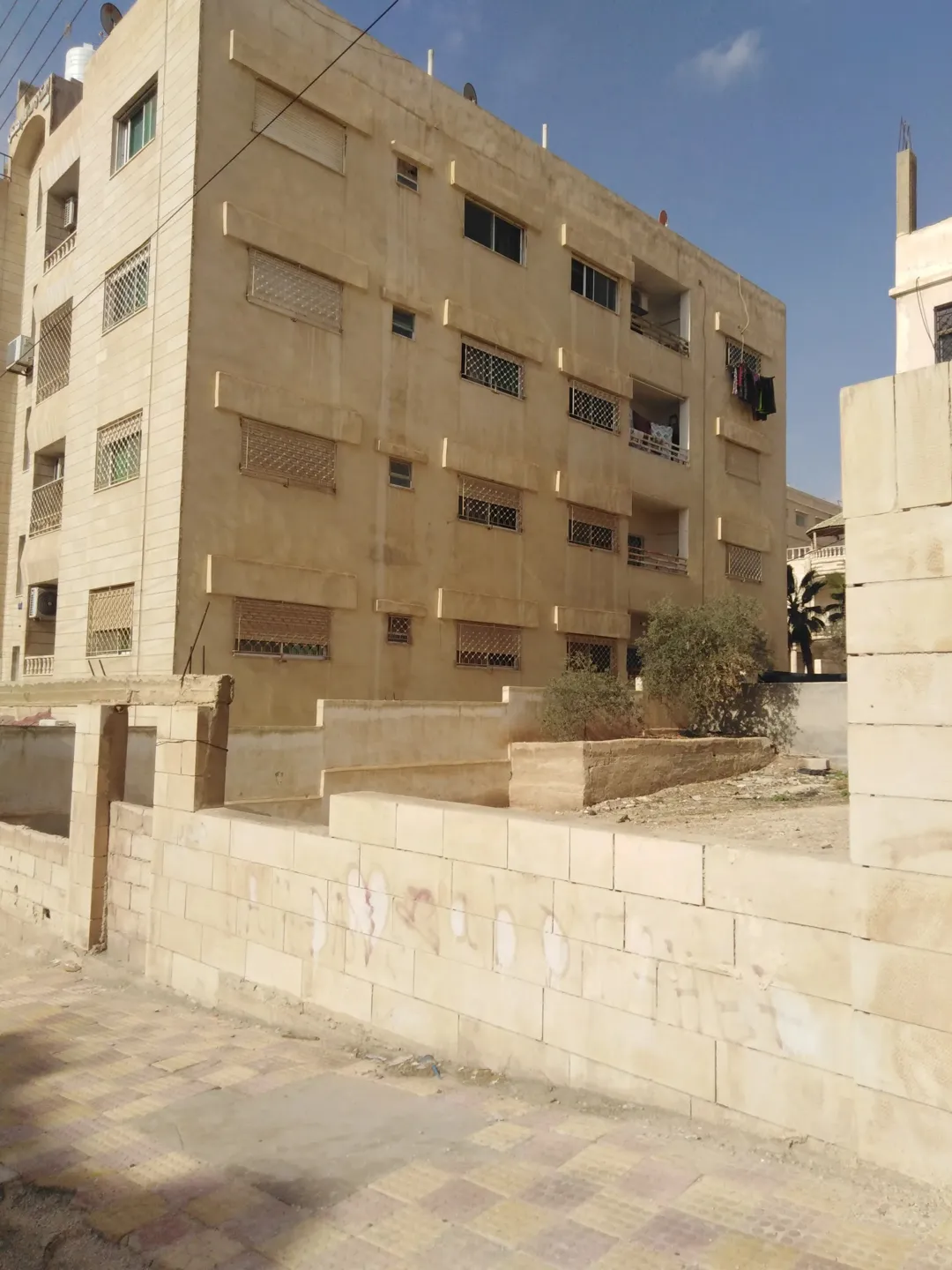 شقة للبيع نقداً في الزرقاء الجديدة