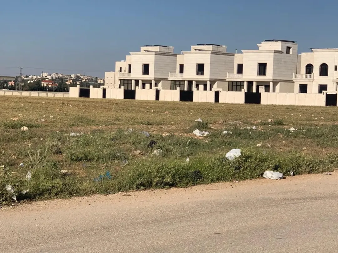 أرض زراعية مميزة في الطنيب بالقرب من جامعة الشرق الأوسط