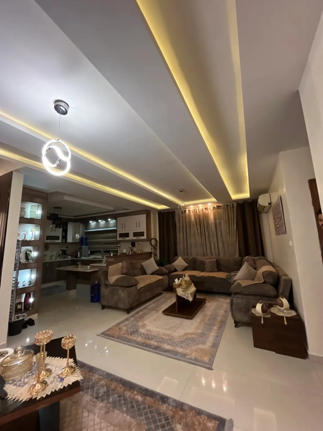 Super-deluxe apartment for sale in a prime شقه للبيع بسعر رائع في البنيات location