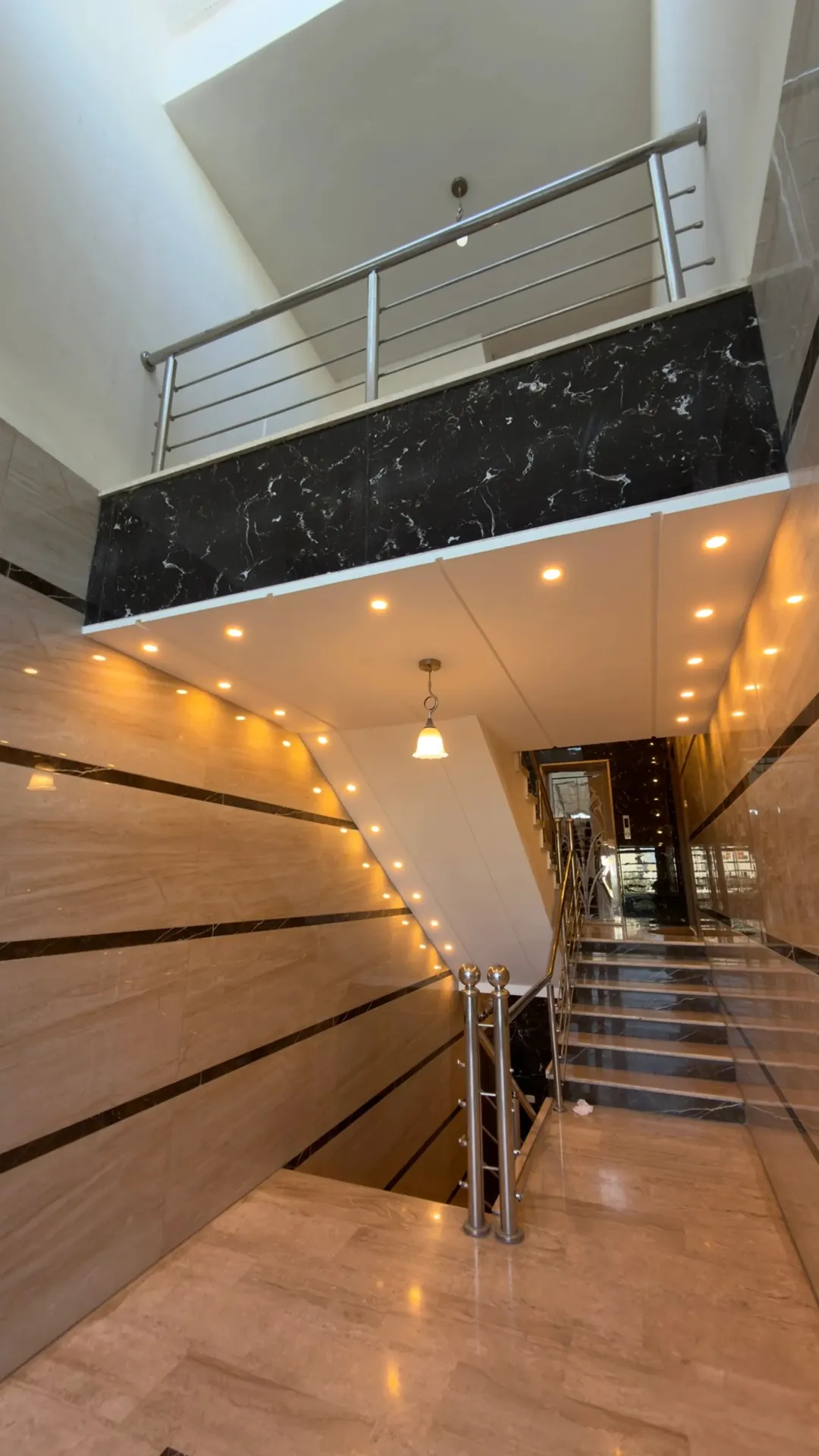 Super-deluxe apartment for sale in a prime شقه للبيع بسعر رائع في البنيات location