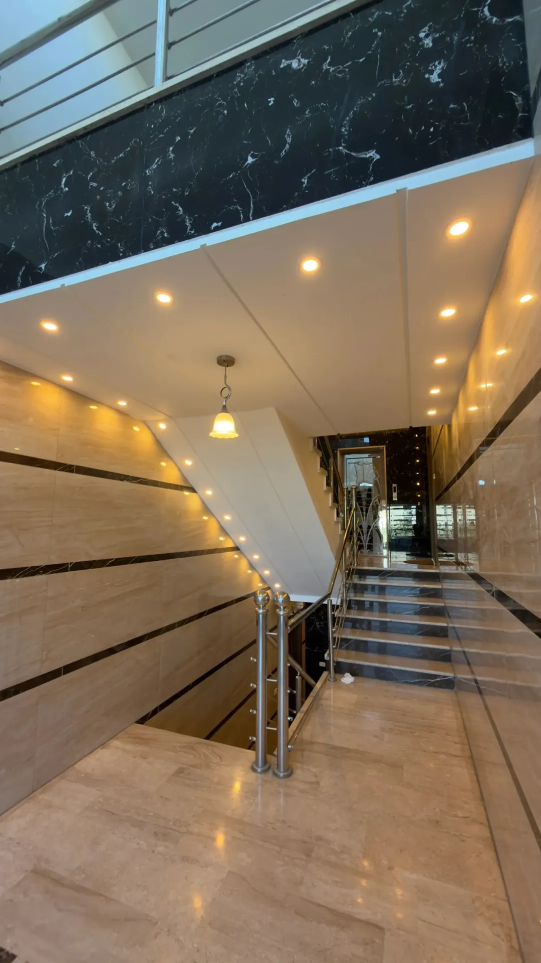 Super-deluxe apartment for sale in a prime شقه للبيع بسعر رائع في البنيات location