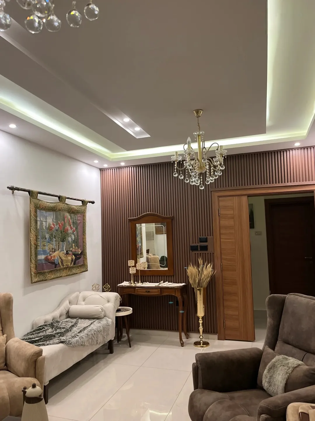 Super-deluxe apartment for sale in a prime شقه للبيع بسعر رائع في البنيات location