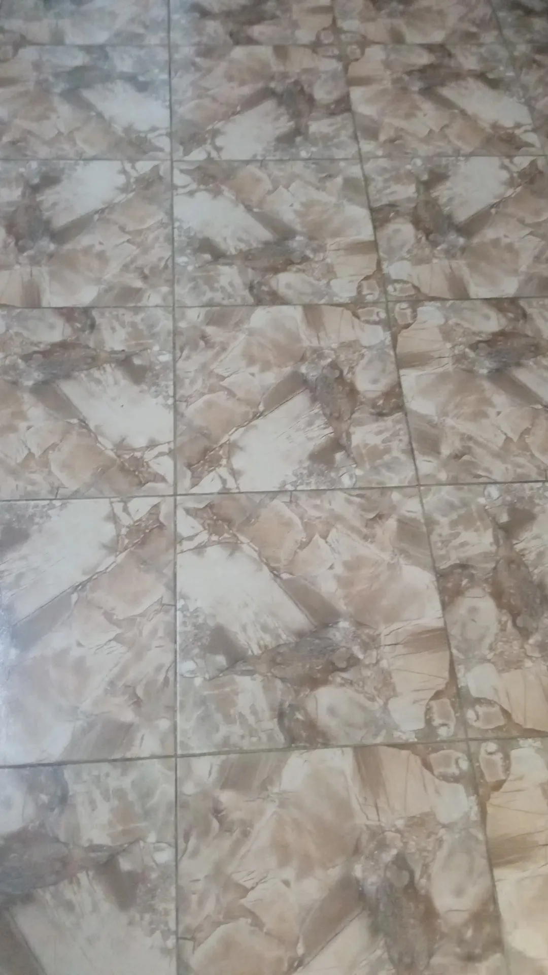 عمارة مكونة من طابقين ، ثلاث شقق
