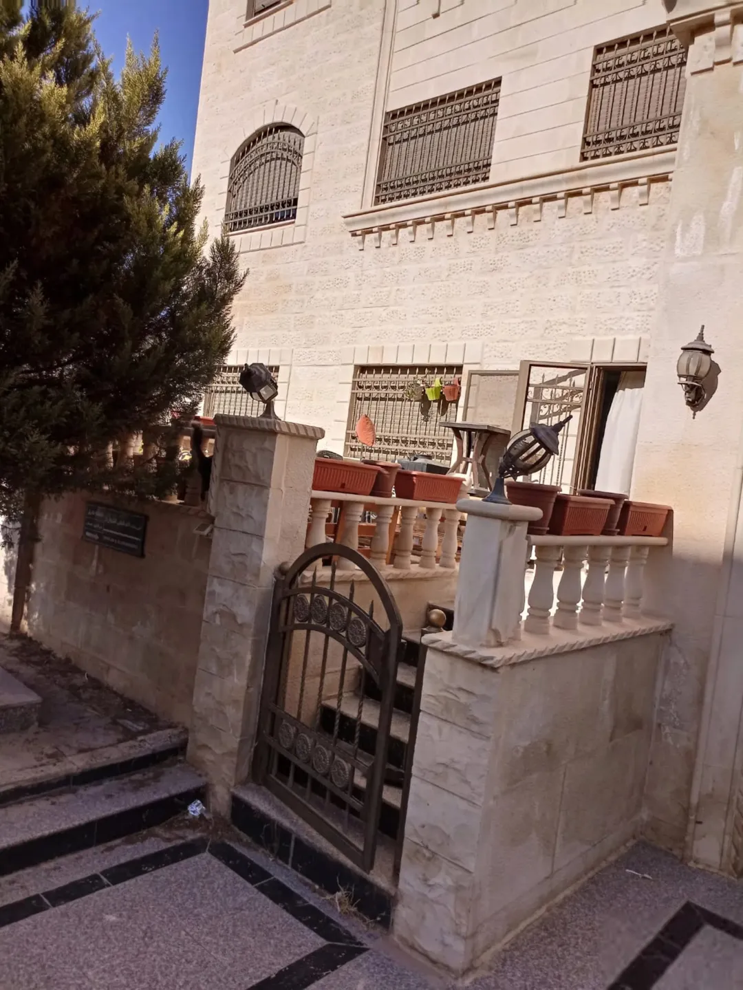 شقة فاخرة للبيع في طبربور عمان طابق أرضي بمساحة 150 م²