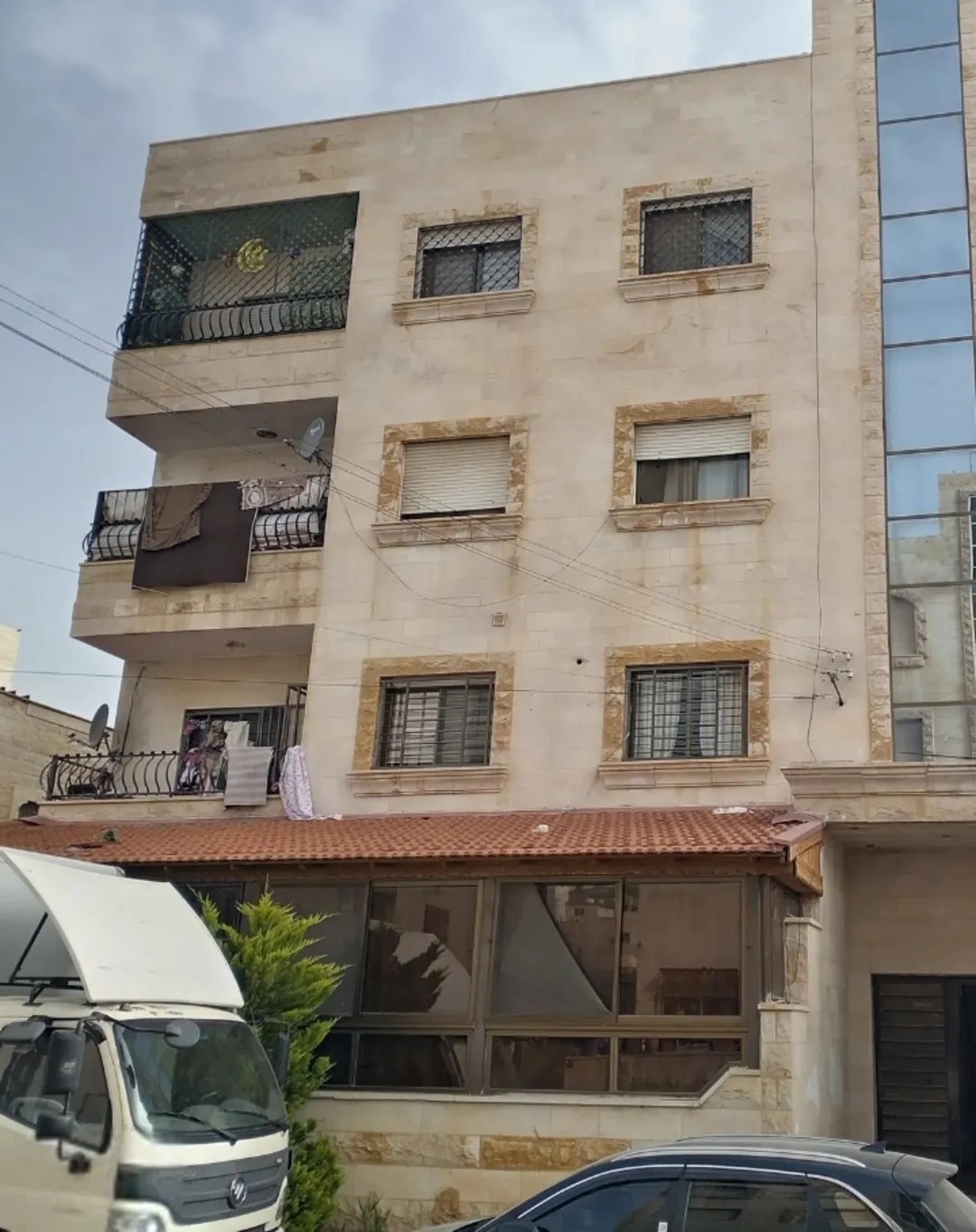 شقة فاخرة للبيع في ضاحية الأمير علي وادي الطي