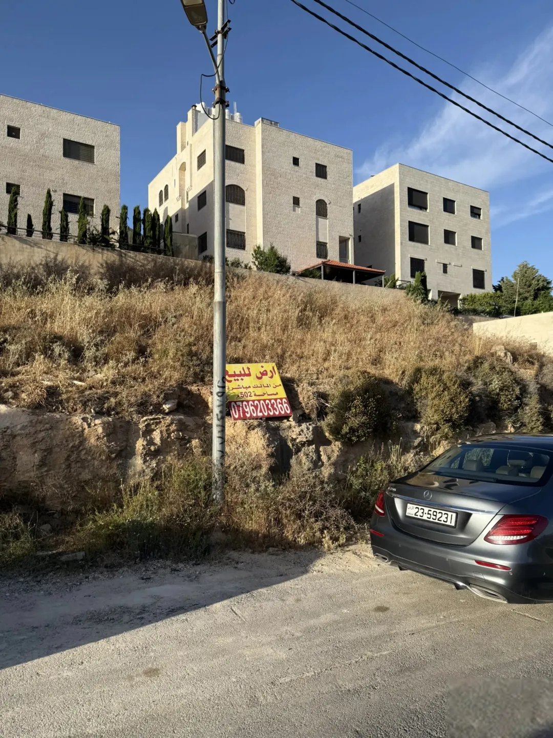 أرض سكنية مميزة في ضاحية الرشيد بالقرب من الكلية العلمية الإسلامية