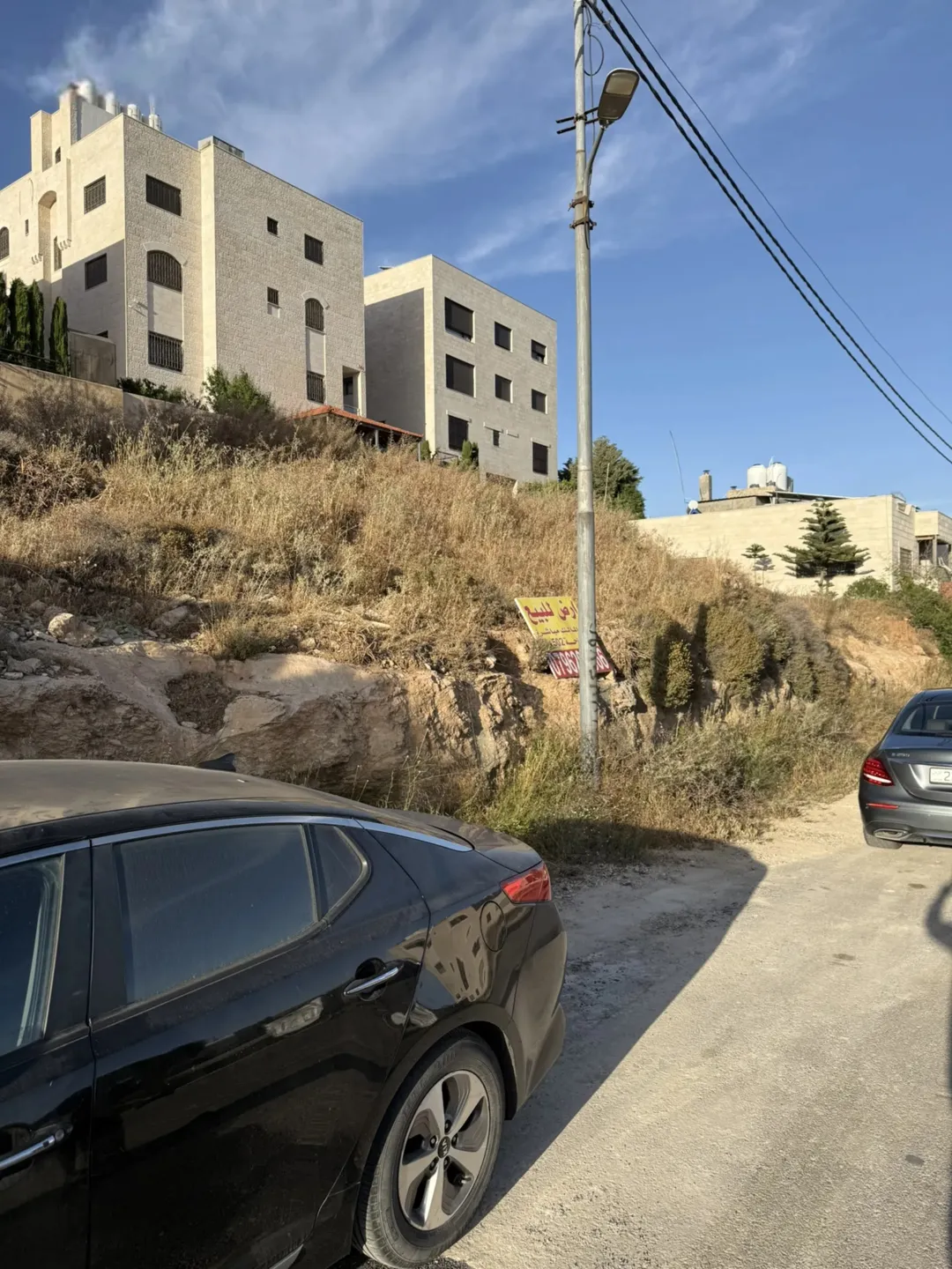 أرض سكنية مميزة في ضاحية الرشيد بالقرب من الكلية العلمية الإسلامية