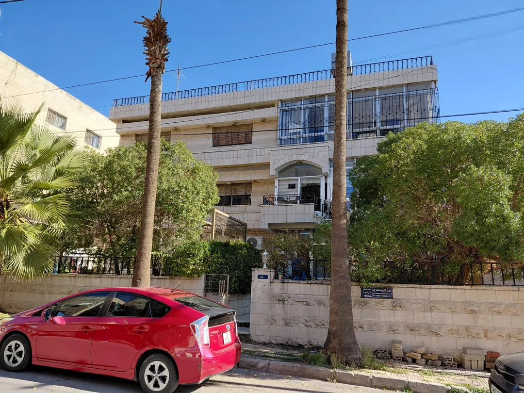 عمارة فاخرة للبيع في مدينة الرياضية مثالية لشركات الإسكان