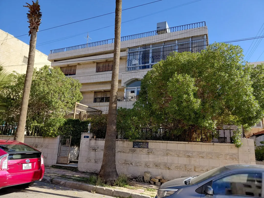 عمارة فاخرة للبيع في مدينة الرياضية مثالية لشركات الإسكان
