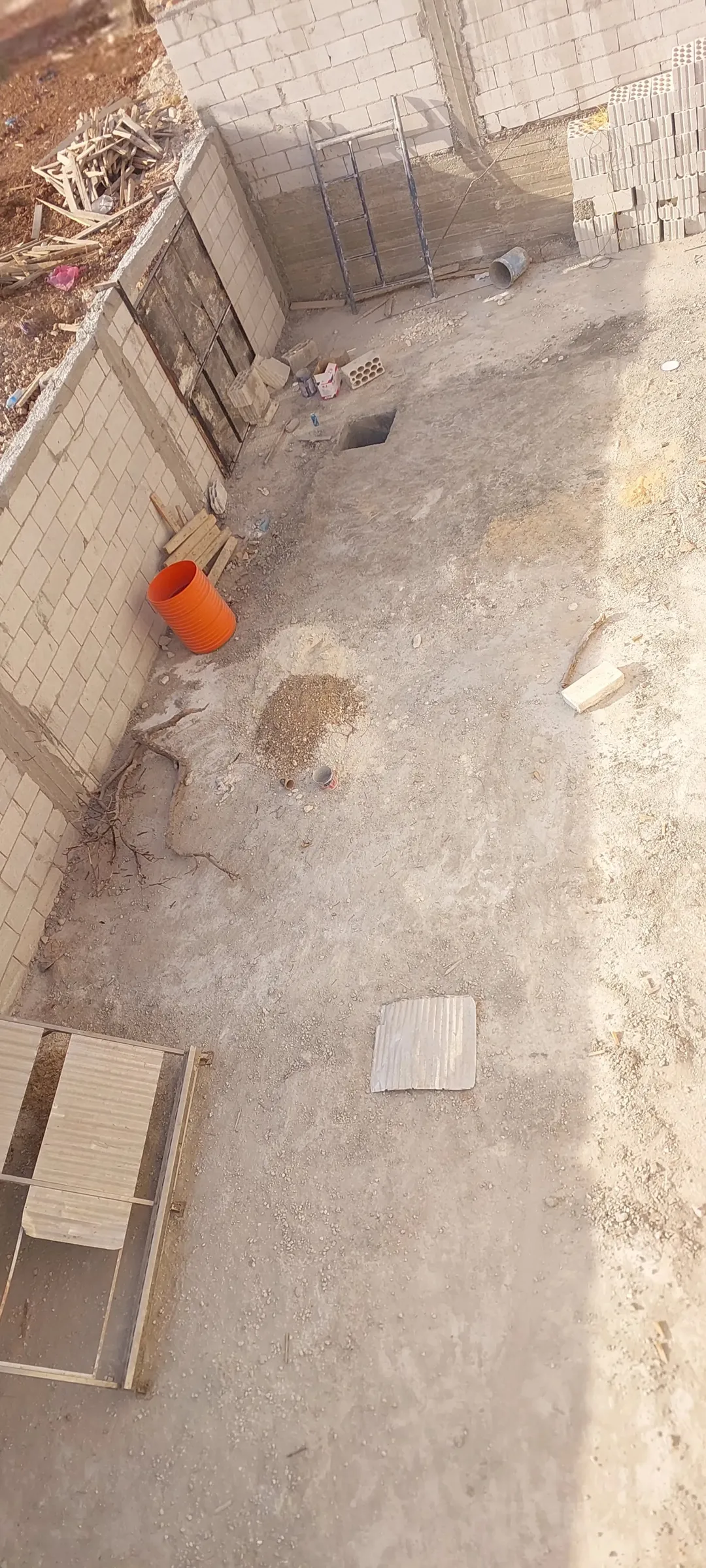 منزل شبه فيلا فاخر للبيع في حي الباير