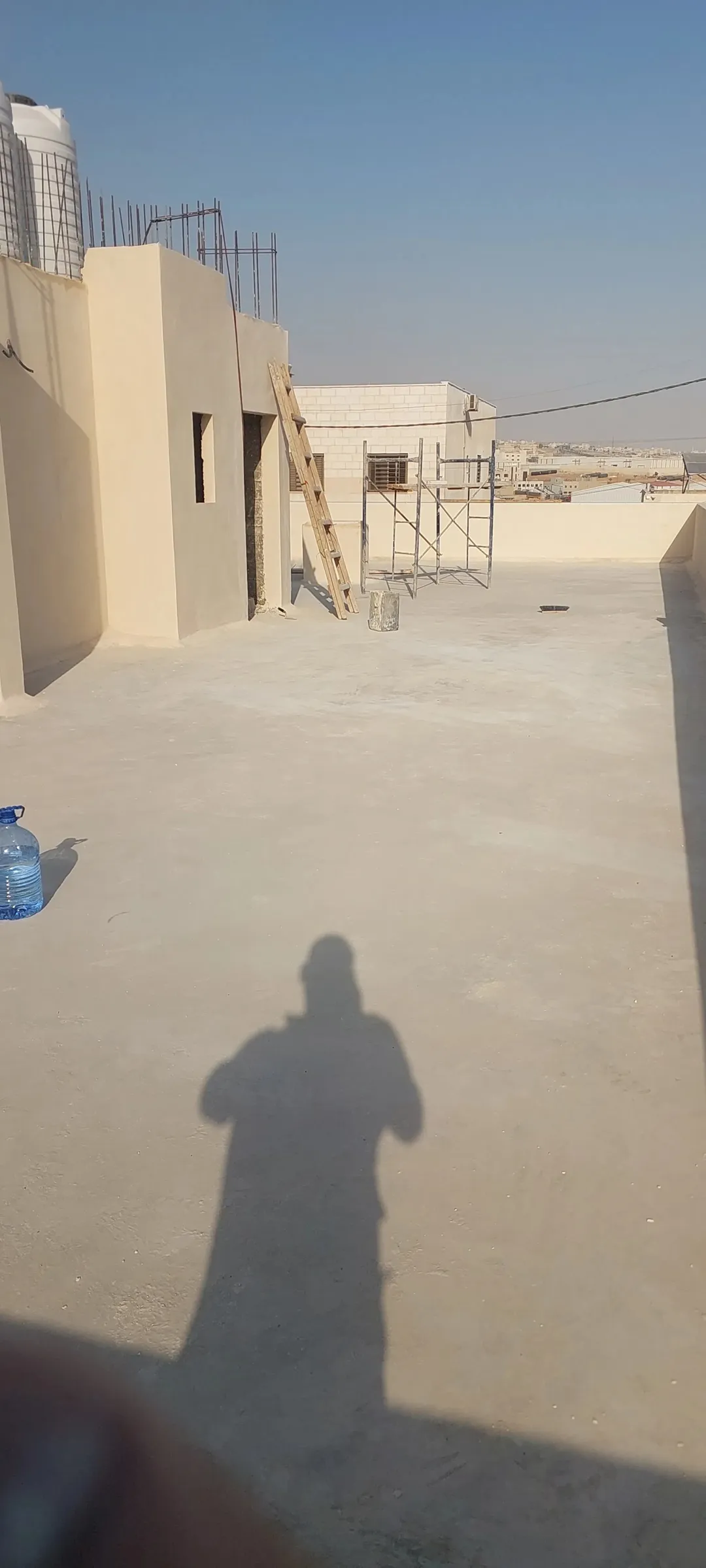 منزل شبه فيلا فاخر للبيع في حي الباير