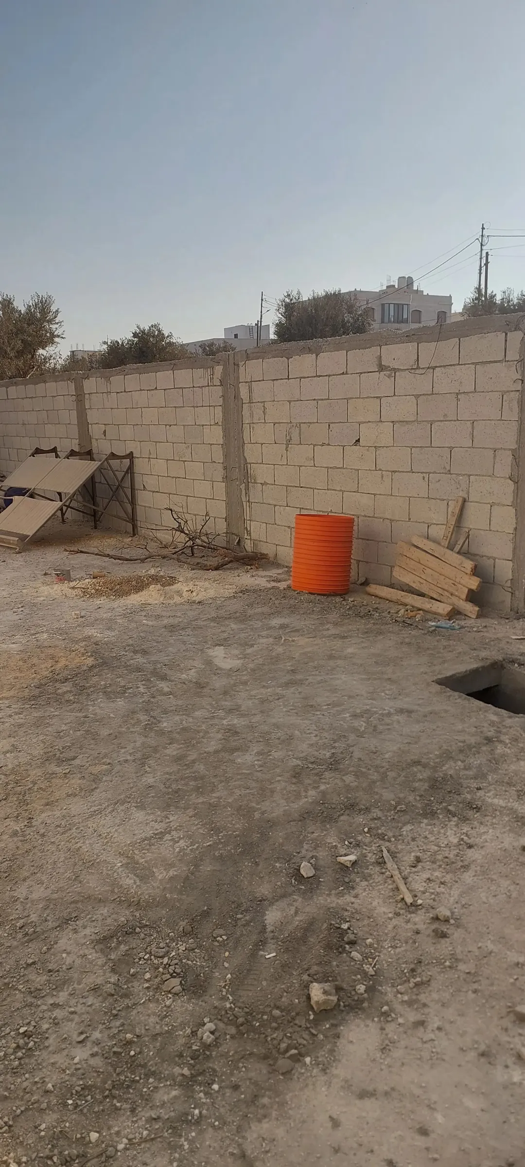 منزل شبه فيلا فاخر للبيع في حي الباير
