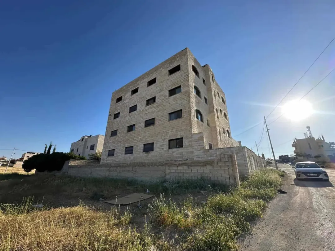 عمارة سكنية جديدة للبيع بالكمل في منطقة البيضاء