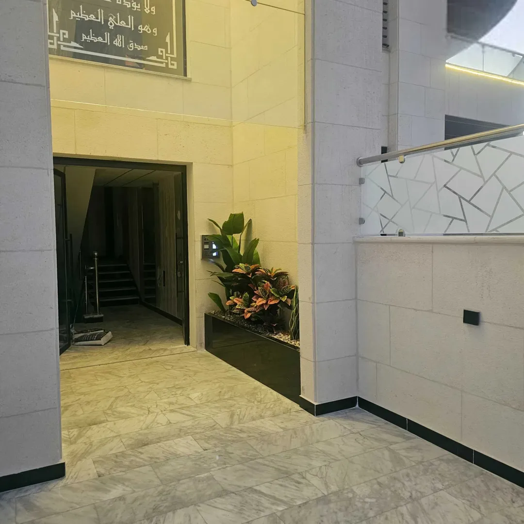 ارضي مع ترس مساحه 180 داخلي ترس 100 متر 3 مداخل اطلالة موقع مميز من شركة حسام الجمزاوي للإسكان
