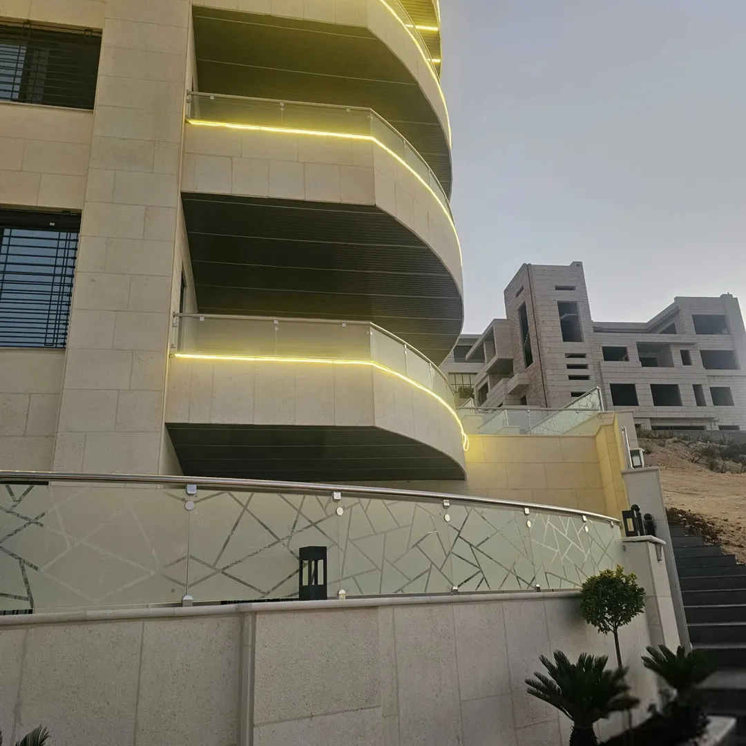ارضي مع ترس مساحه 180 داخلي ترس 100 متر 3 مداخل اطلالة موقع مميز من شركة حسام الجمزاوي للإسكان