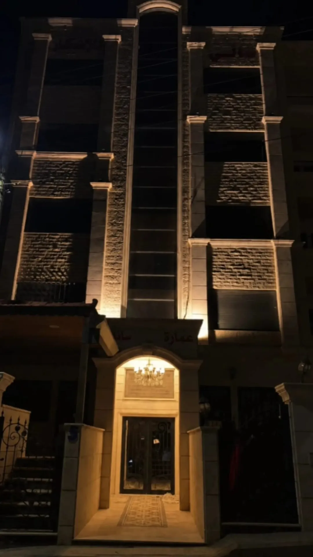 شقة للبيع في شفا بدران مع ساحة خارجية واسعة ومساحة إجمالية مميزة