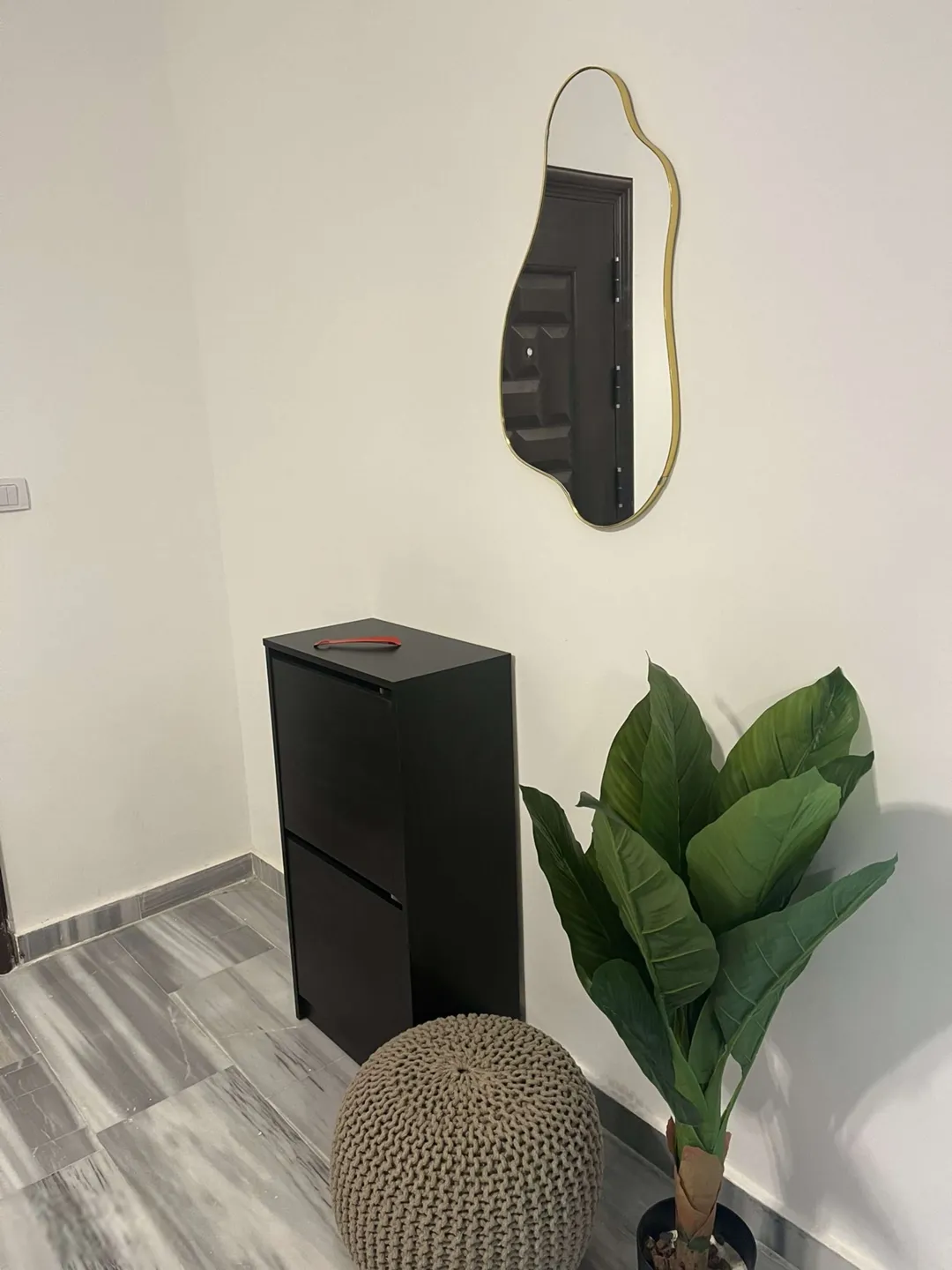 Charming furnished apartment for rent in Al Jubeiha, steps from the University of Jordan's North Gate, with an elegant, easygoing design – Amman, Jordan | ID 732866 — صورة 2