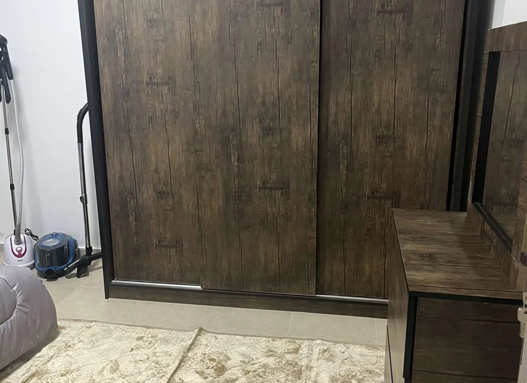 شقة مفروشة ساحرة للإيجار في الجبيهة خطوات من البوابة الشمالية للجامعة الأردنية تتميز بتصميمها الأنيق وعفويتها الكاملة – عمان الاردن | ID 732866