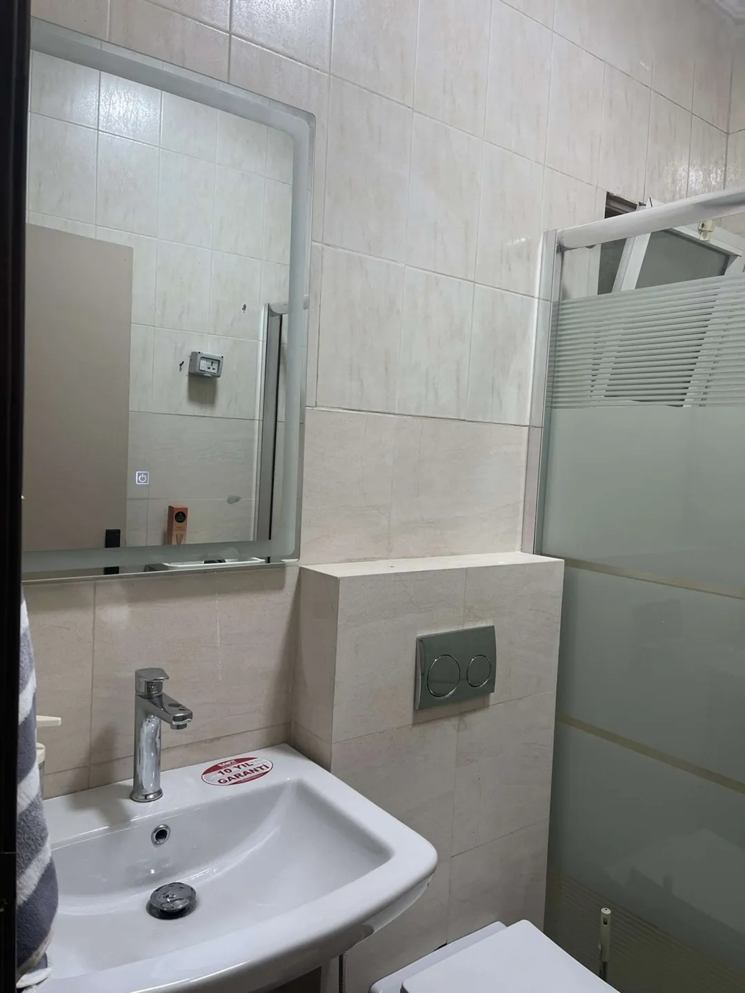 5d664af08e_17_cleaned شقة مفروشة ساحرة للإيجار في الجبيهة خطوات من البوابة الشمالية للجامعة الأردنية تتميز بتصميمها الأنيق وعفويتها الكاملة – عمان الاردن | ID 732866