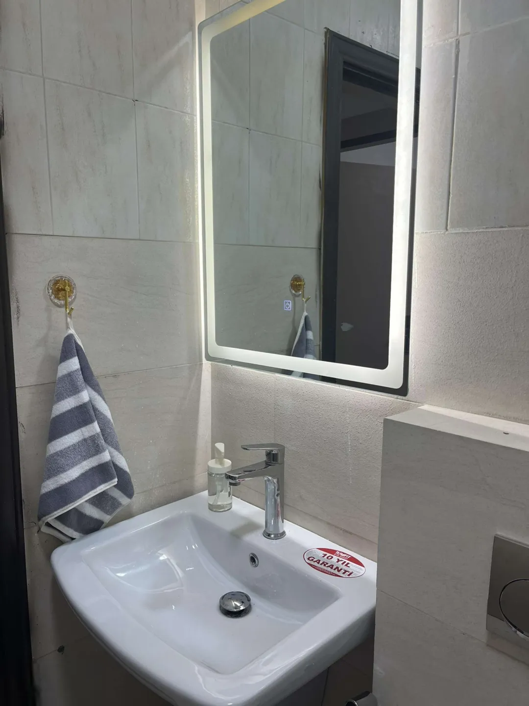 5d664af08e_20_cleaned شقة مفروشة ساحرة للإيجار في الجبيهة خطوات من البوابة الشمالية للجامعة الأردنية تتميز بتصميمها الأنيق وعفويتها الكاملة – عمان الاردن | ID 732866