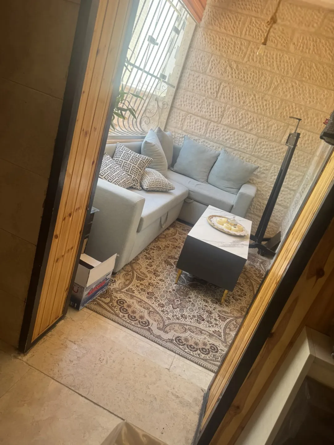 شقه طابق اول للبيع مفروش