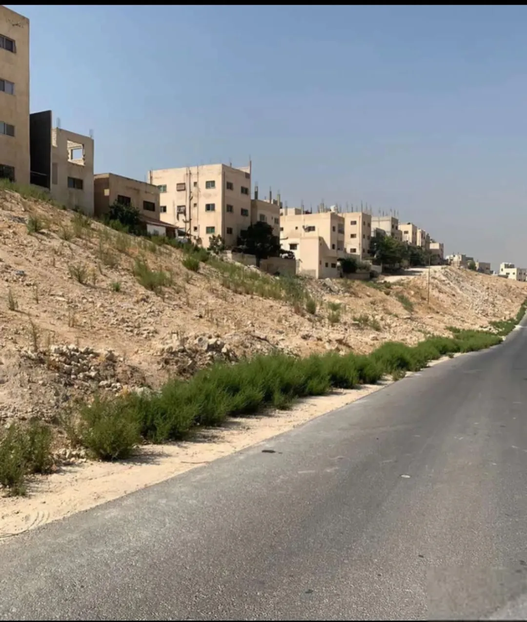 ارض مميزة في موقع استراتيجي للبيع