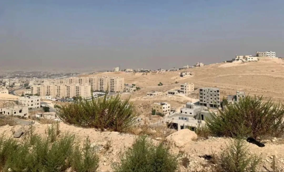 ارض مميزة في موقع استراتيجي للبيع
