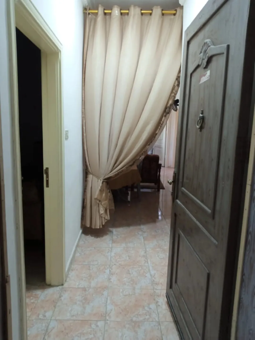 شقة للبيع في عمان المنارة طابق ثاني بمساحة 137 متر