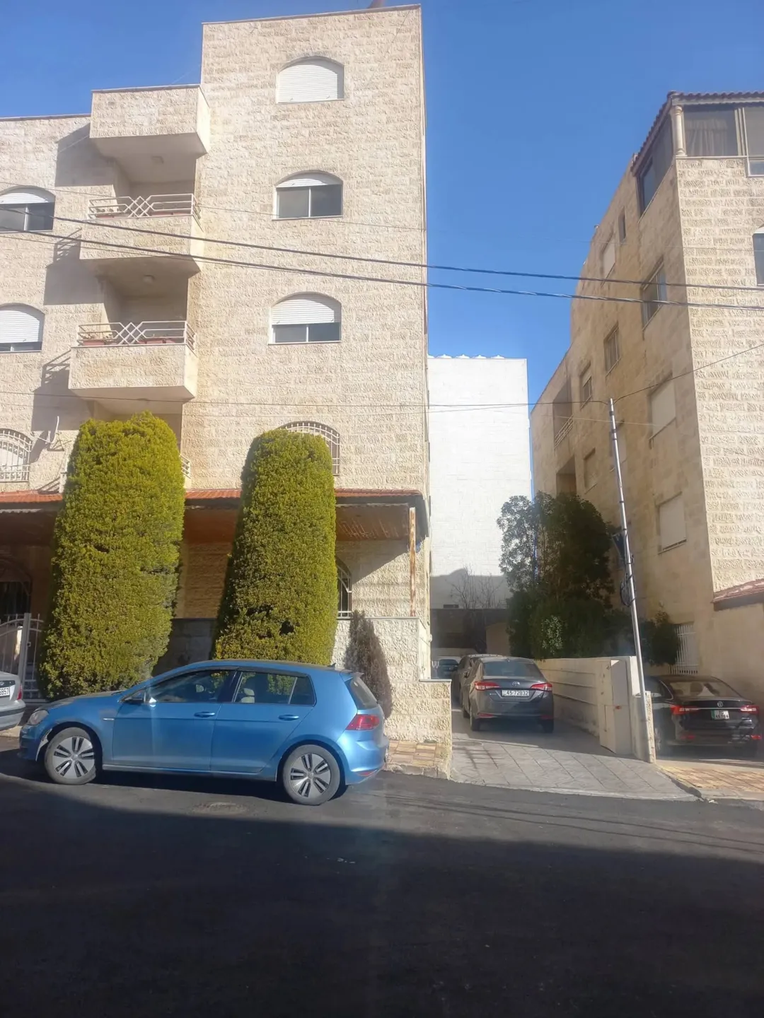 عمارة فاخرة للبيع في ام السماق الجنوبي