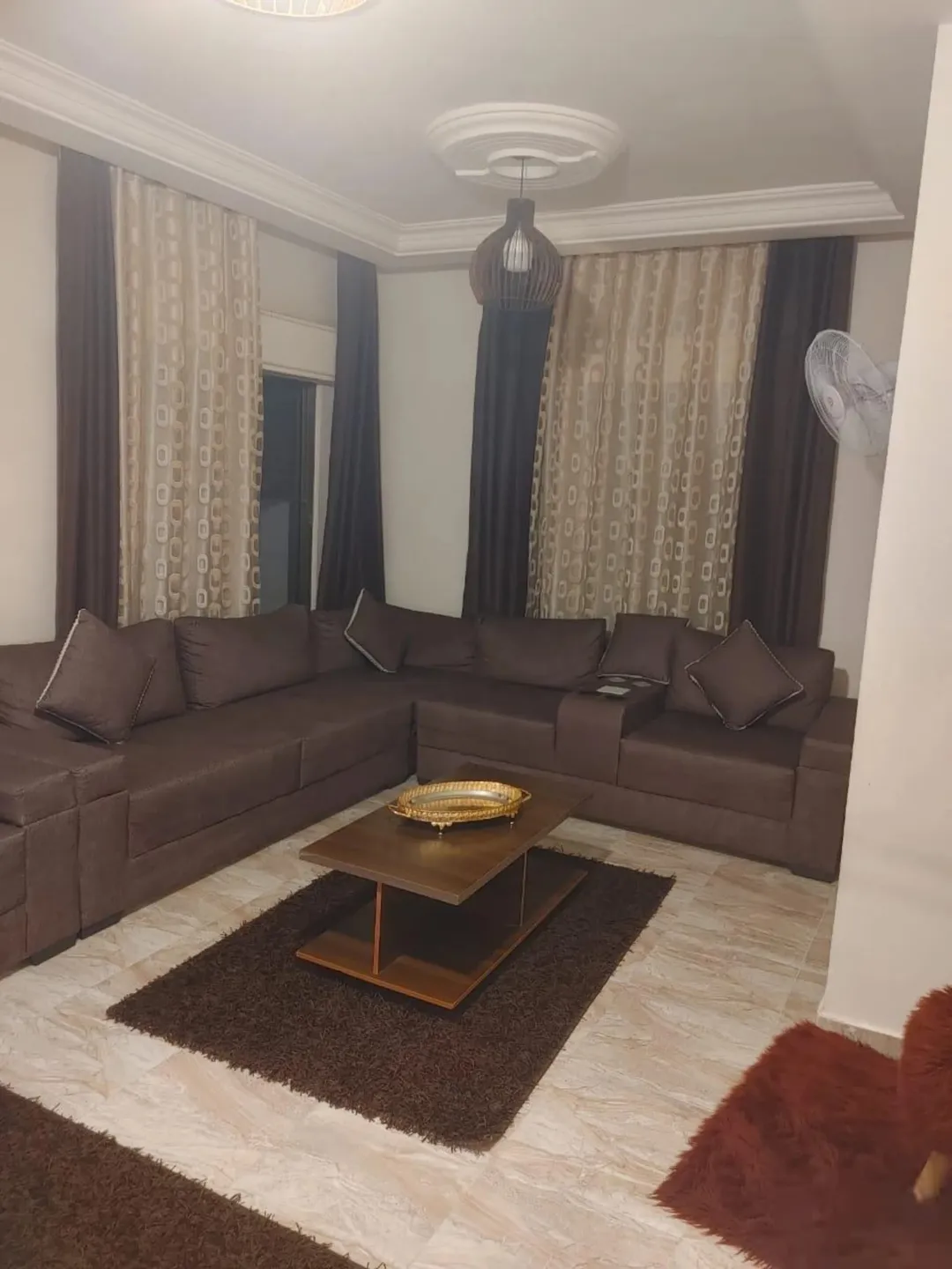 شقة للبيع طابق ثالث مع روف في ابو نصير بسعر مغري