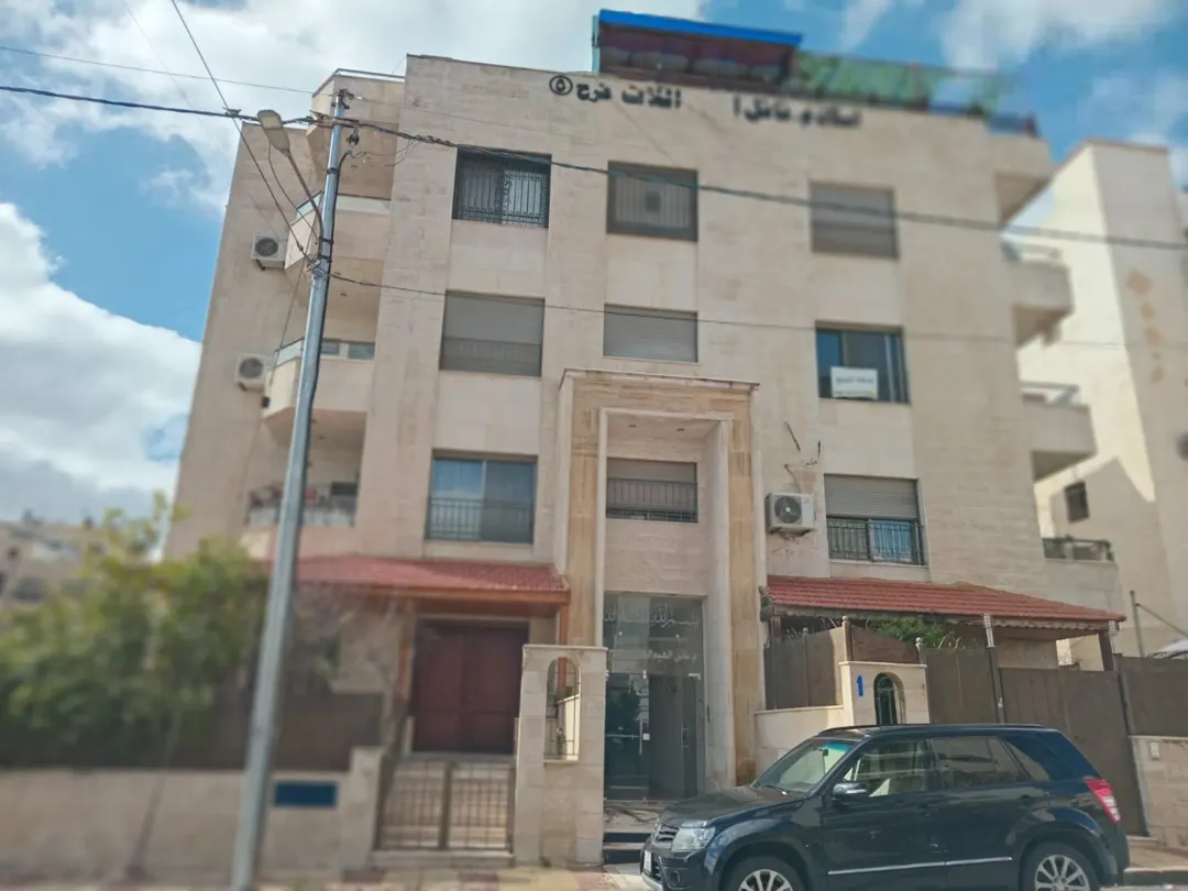 شقة فاخرة في الرابيه طابق ثالث مع أثاث أنيق وإطلالات خلابة