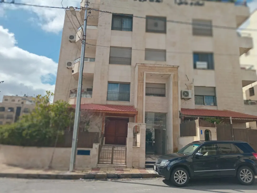 شقة فاخرة في الرابيه طابق ثالث مع أثاث أنيق وإطلالات خلابة