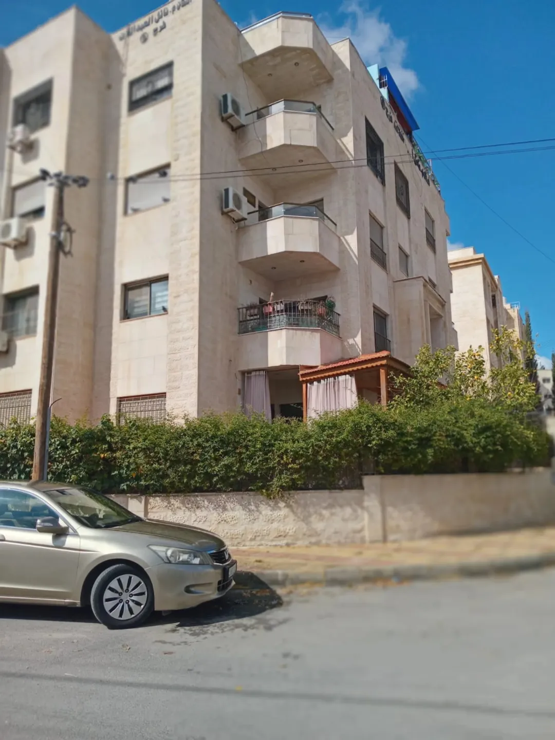 شقة فاخرة في الرابيه طابق ثالث مع أثاث أنيق وإطلالات خلابة