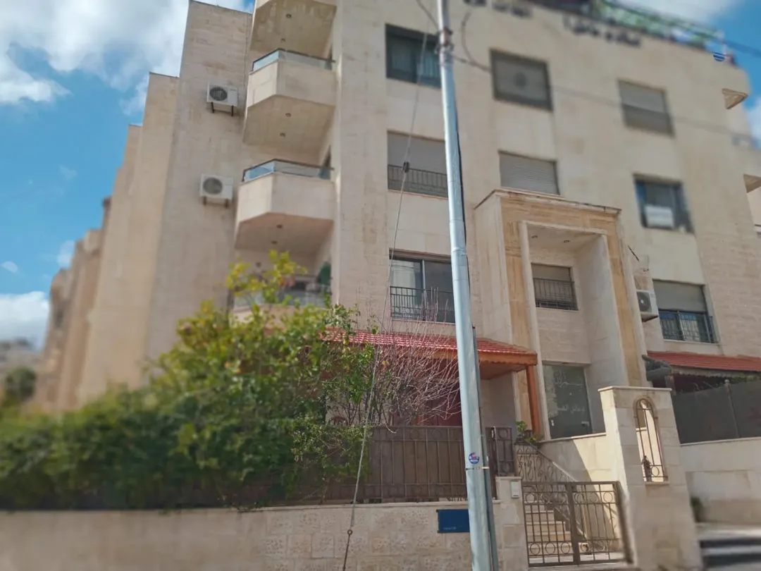 شقة فاخرة في الرابيه طابق ثالث مع أثاث أنيق وإطلالات خلابة