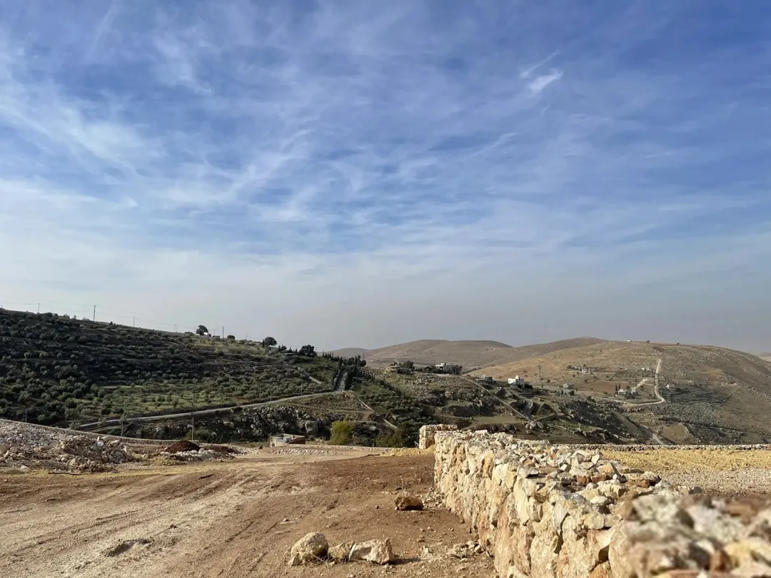 ارض للبيع بدر الجديده حي الاميرات(حوض الرقيقه) باطلاله عاليه جدا 3940م
