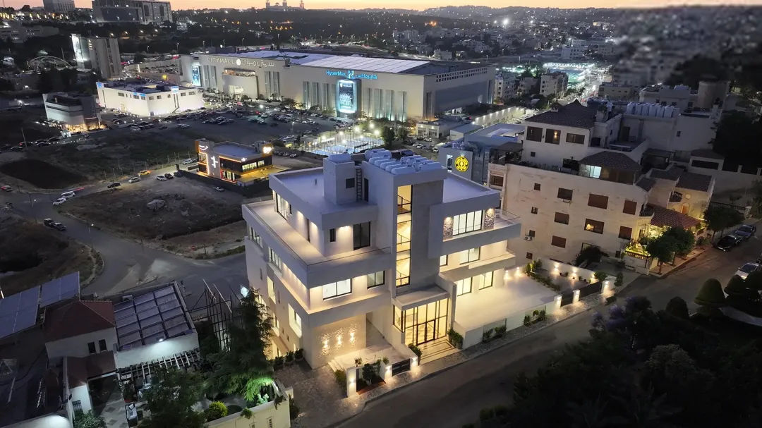 شقق طابقية فاخرة بمساحة 385 متر تشطبيات فلل عالية جدا 4 غرف نوم جميهم ماستر