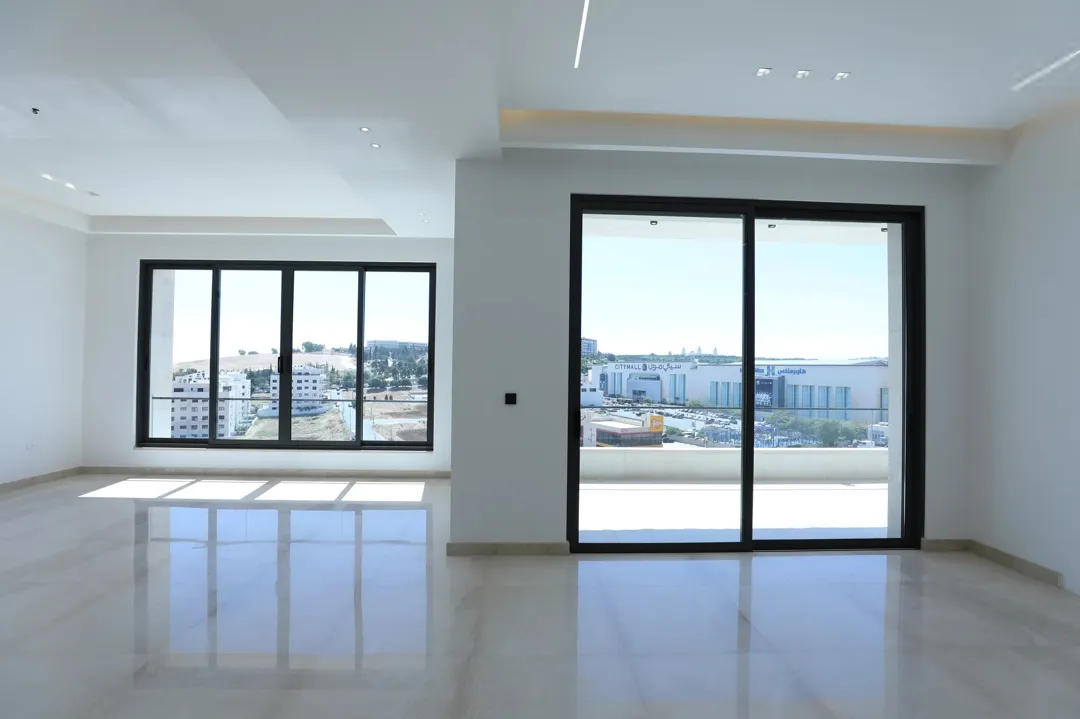 شقق طابقية فاخرة بمساحة 385 متر تشطبيات فلل عالية جدا 4 غرف نوم جميهم ماستر