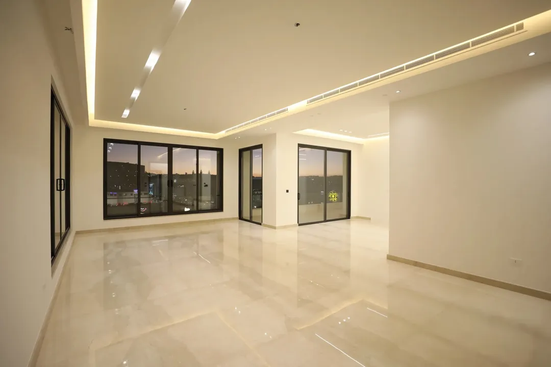 شقق طابقية فاخرة بمساحة 385 متر تشطبيات فلل عالية جدا 4 غرف نوم جميهم ماستر