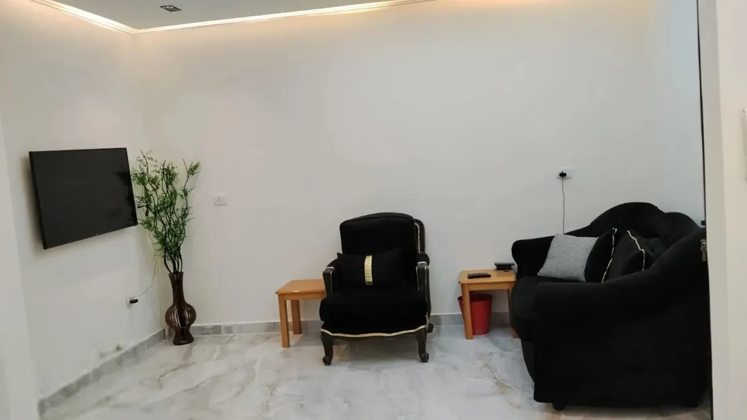 تتوفر بتاريخ 8/1شقة مفروشة فاخرة للإيجار في شارع الجامعة الأردنية – طلوع هافانا | ID 917519