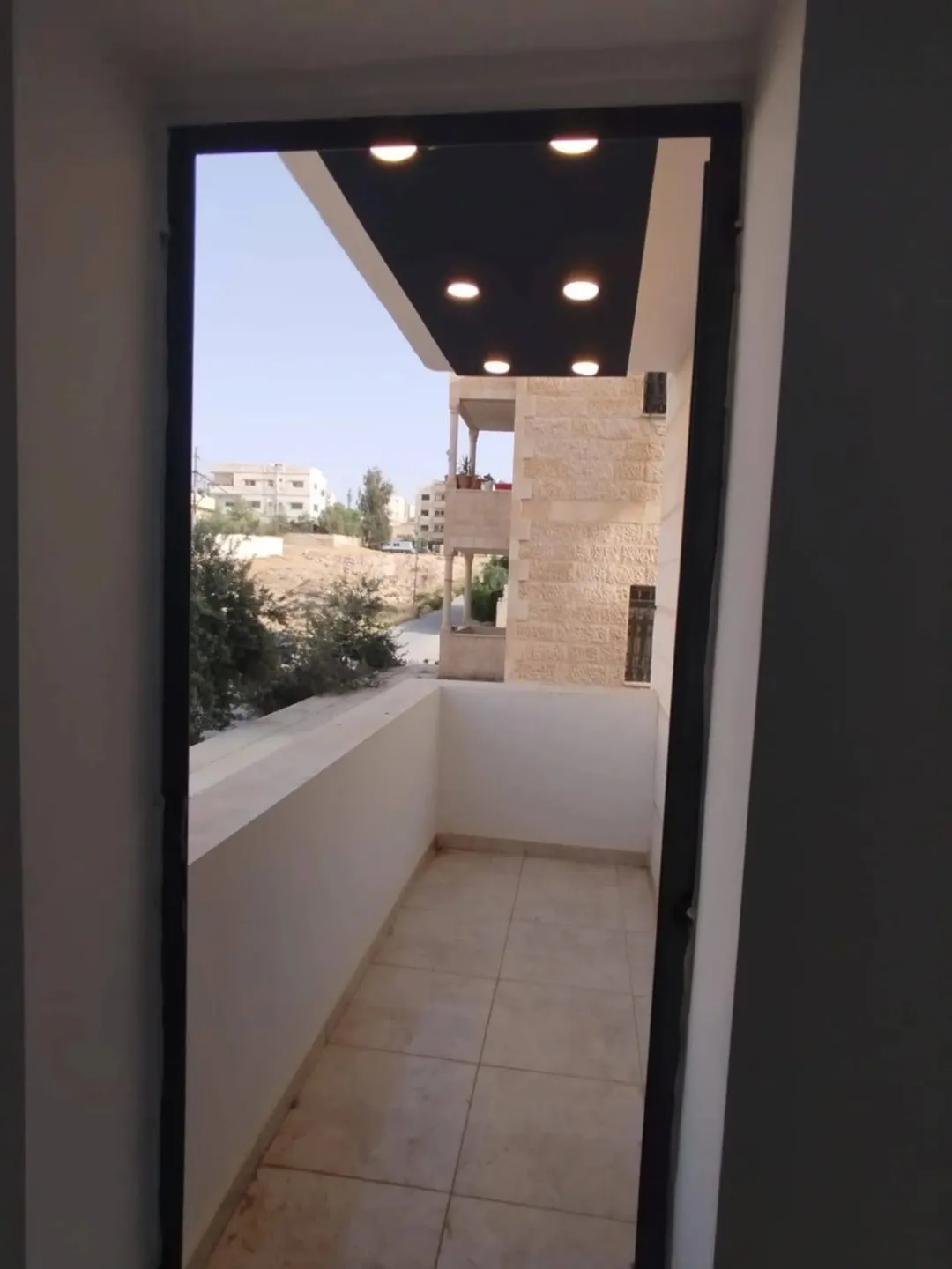 شقه جديده لم تسكن الزرقاء الجديده