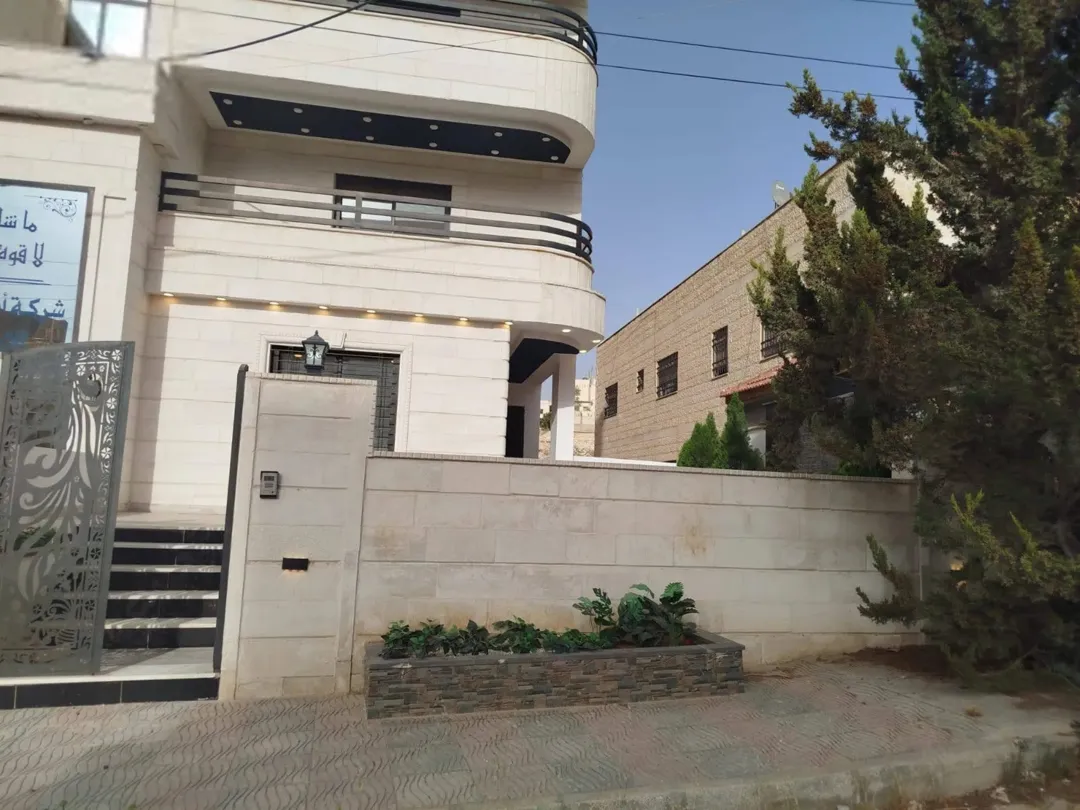 شقه جديده لم تسكن الزرقاء الجديده