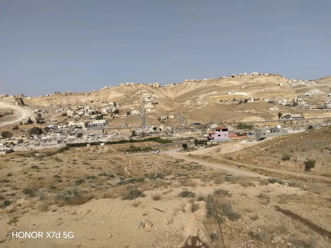 أرض سكنية مميزة للبيع في شومر مقابل صالة لافندر