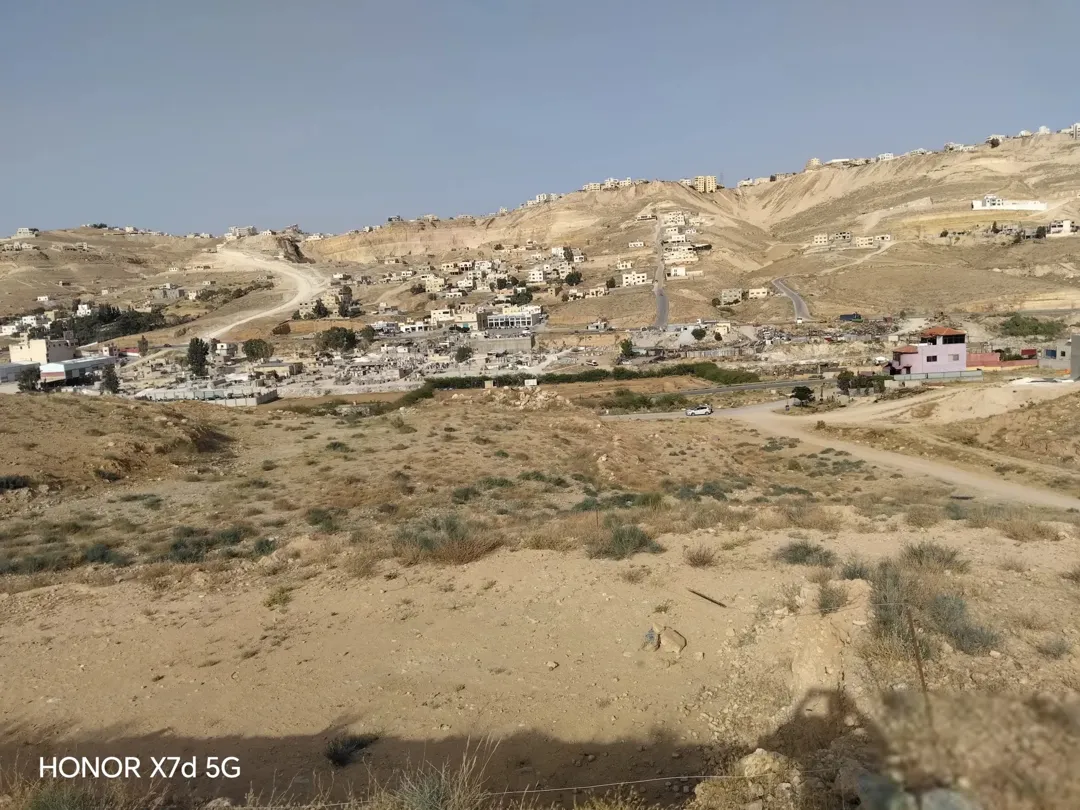 أرض سكنية مميزة للبيع في شومر مقابل صالة لافندر