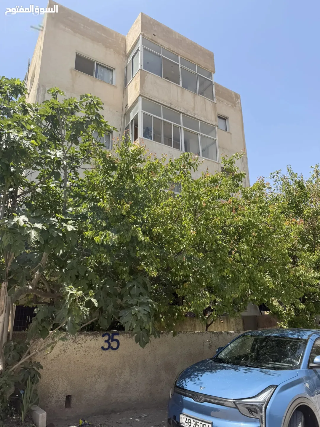 عمارة سكنية مميزة بأربعة طوابق في السلط – وادي الحلبي
