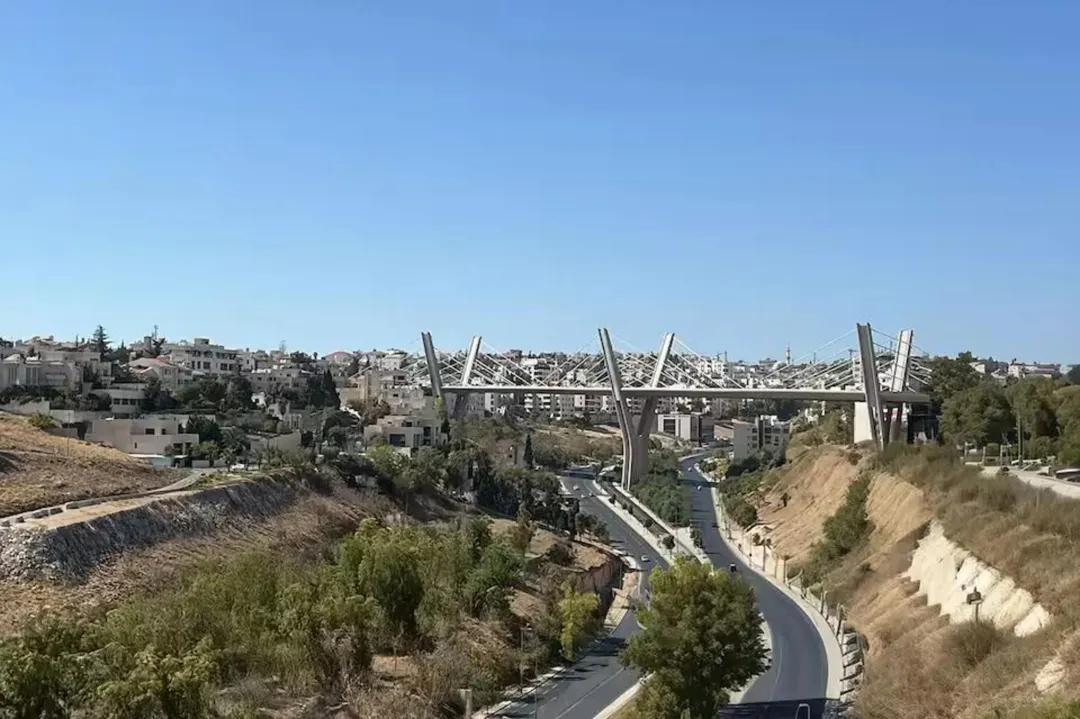 شقة تنظيم مكاتب بوسط شارع الخالدي الطبي تصلح عيادة / مكتب / شقة مقابل مستشفى عبد الهادي للبيع / بدل